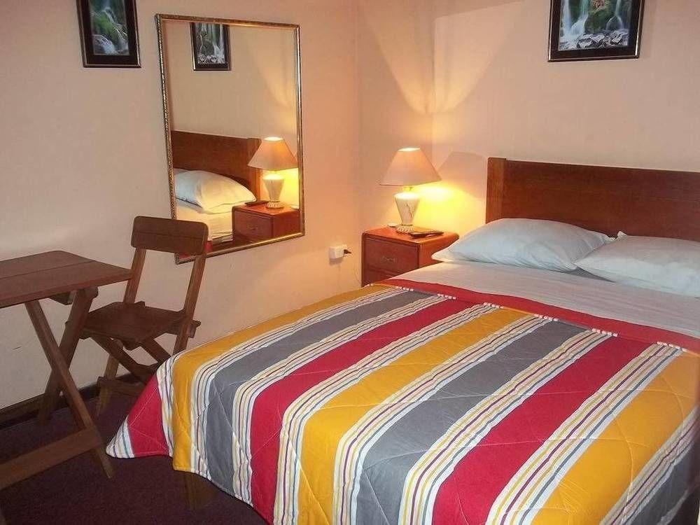 Hotel Excalibur Лима Экстерьер фото